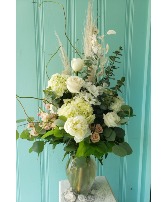 SNOW WHITE FLOWER ARRANGEMENT