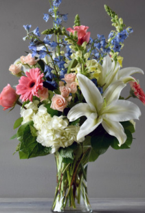 Soft And Sweet Vase Arrangement