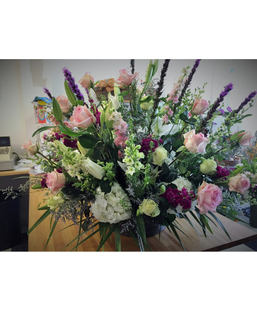 Soft Colors Floral Arrangement in Darien, CT | DARIEN FLOWERS