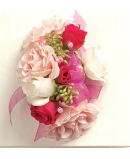 Soft pink wristlette 