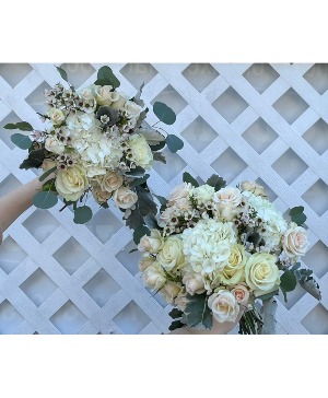 Soft whites bridal bouquets 