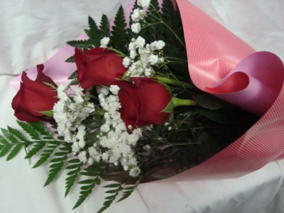 3 Red Roses wrapped in nice paper with (R) baby's breath and greens with watertubes! Can call to pick up or have it delivered.