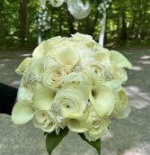 Sparkling white Bridal Bourquet 