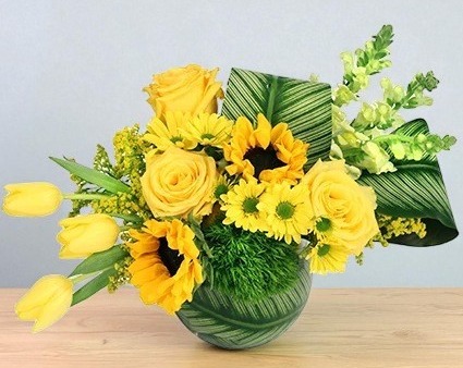 Splendid Sunshine Vase Arrangement 