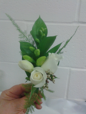 Spray Rose Boutonierre 