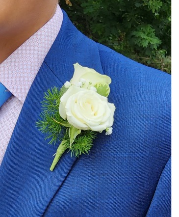 Spray rose boutonniere  in Orleans, ON | SELECT BLOOMS FLORAL BOUTIQUE