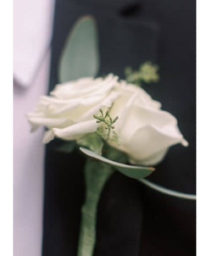Spray Rose Boutonniere Boutonniere