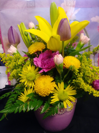 Sweet and simple  mixed flower arrangment..
