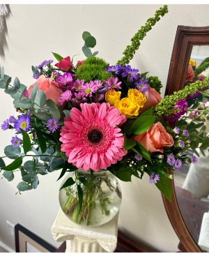 Spring is in the air Fresh flower arrangement 