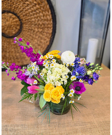 Springtime Spritz Floral Arrangement in Darien, CT | DARIEN FLOWERS