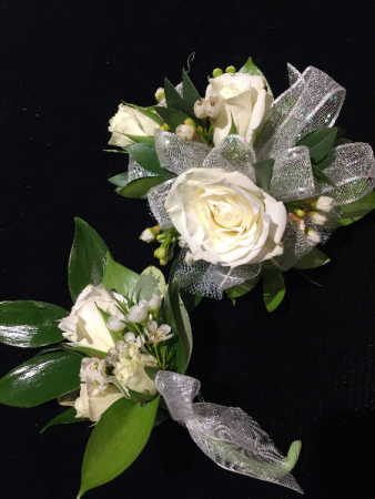 Classic Wrist Corsage  in Shoreview, MN | HUMMINGBIRD FLORAL