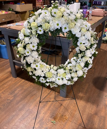 Standing Fresh Wreath Fresh Circle Wreath