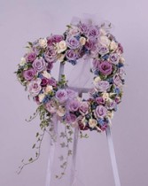 STANDING SPRAY HEART. Purple 