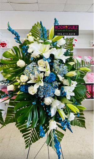 Standing Spray: Light Blue and White 
