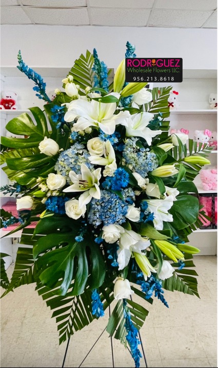 Standing Spray: Light Blue and White 