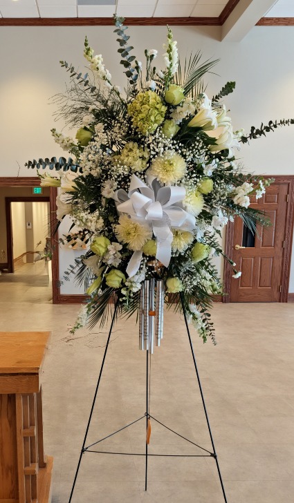 MEMORIAL CHIME STANDING SYMPATHY SPRAY