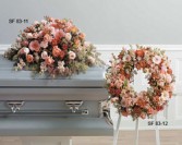STANDING WREATH   PEACH. FLOWERS 