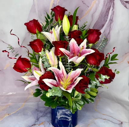 Star Gazers and Roses Flower Arrangement