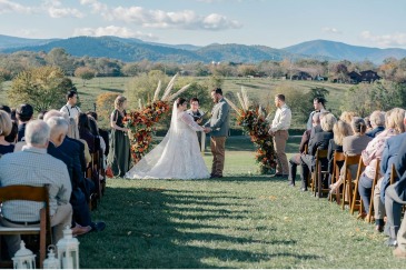 Stunning Wedding at Renback Barn  in Culpeper, VA | ENDLESS CREATIONS FLOWERS AND GIFTS