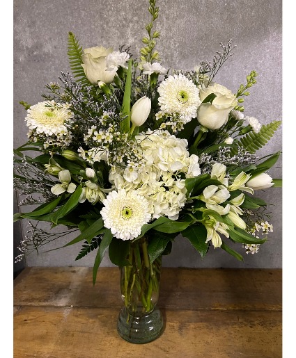 STUNNING WHITE Sympathy Arrangement
