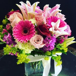 Shades of pinks & purples cube bouquet 