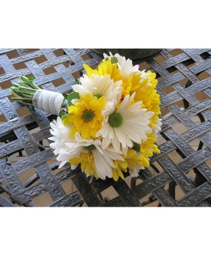 Summer Delight Daisy Bouquet