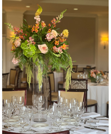 Summer Peach Table Centerpiece in Darien, CT | DARIEN FLOWERS