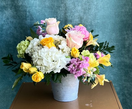 SUMMER SWEETNESS FLOWER ARRANGEMENT