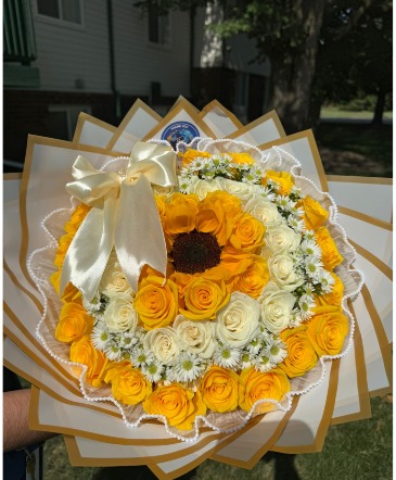 Sun Bright Bouquet Bouquet of Roses in Columbus, IN | Florist MK