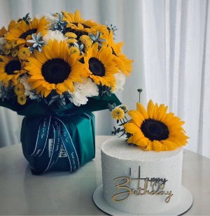 Sunflower and mine cake combo  Any special celebration 