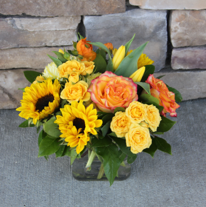 Sunny Cube Vase Classic Flower Arrangement