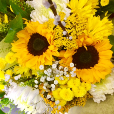 Sunny Sunflowers Bouquet Cut Flower Bouquet in Troy, MI | DELLA'S MAPLE LANE FLORIST