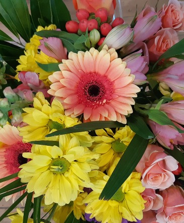 Sunset Fresh Cut Bouquet Bouquet / Vase Not Included in Cambridge, ON | KELLY GREENS FLOWERS & GIFT SHOP