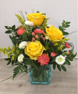 Sunshine Beauty cube vase arrangement