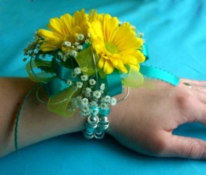 Sunshine Daisy Wristlet