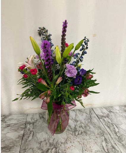 Suzanne Mixed flowers in vase