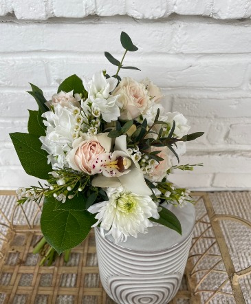 Sweet and Classic Handheld Bouquet  in Whitehouse, TX | Whitehouse Flowers