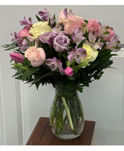 Sweet Calm All around vased arrangement