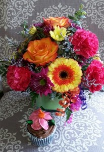 Sweet Celebration! Bouquet with a SaraSota's Cupcake