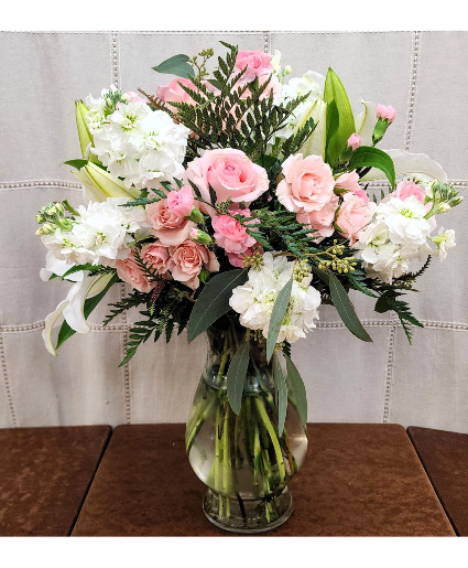 SWEET EMBRACE Premium Mixed Floral Arrangement