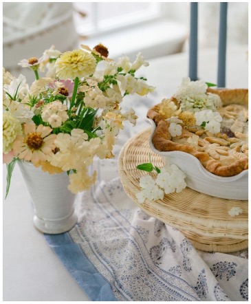 Sweet Florals & Pie  Centerpiece & Pie in Klamath Falls, OR | Yarrow in Bloom