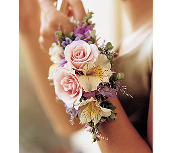 Sweet Pastels Wristlet                     TF162-9 Corsage