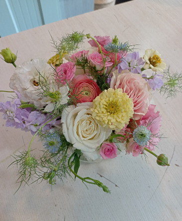 Low Sweetheart Arrangement Designer's Choice in Glastonbury, CT | THE FLOWER DISTRICT