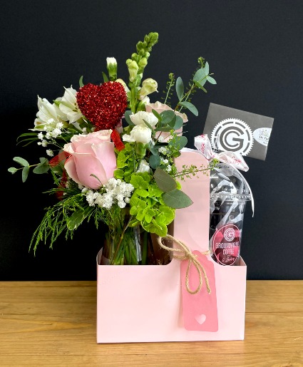 Sweetheart Sips and Stems Vase Arrangment and Gift Card Combo