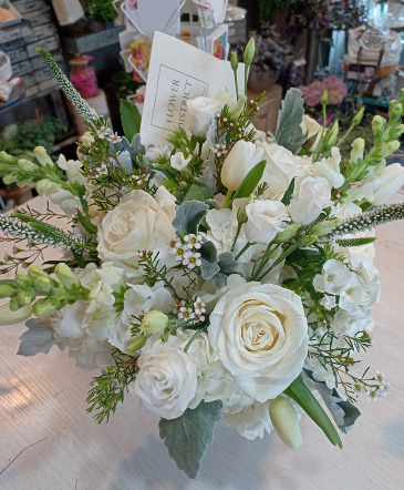 Winter White  Designer's Choice in Glastonbury, CT | THE FLOWER DISTRICT