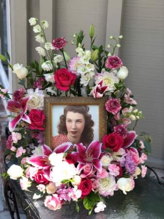 Sympathy Picture Display arrangement Picture and urn Display