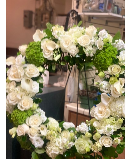 SYMPATHY WREATH 20" White and green