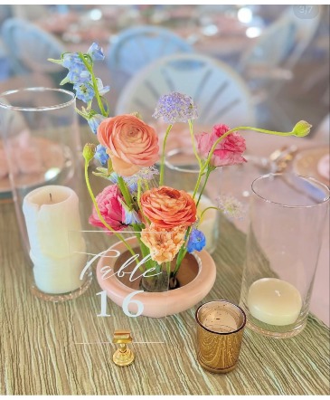 Table Centerpiece   in Laurel, MT | PLANTASIA FLOWERS, PLANTS & GIFTS