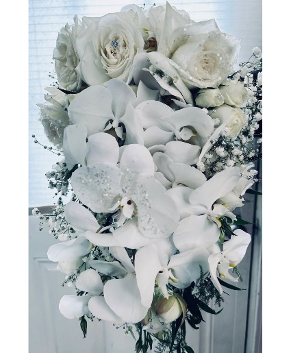 TIMELESS AND TASTEFUL Bride Bouquet 