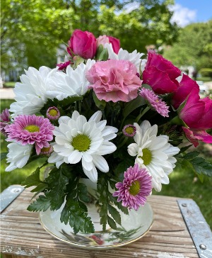 Tea Cup of Roses and Daisies 